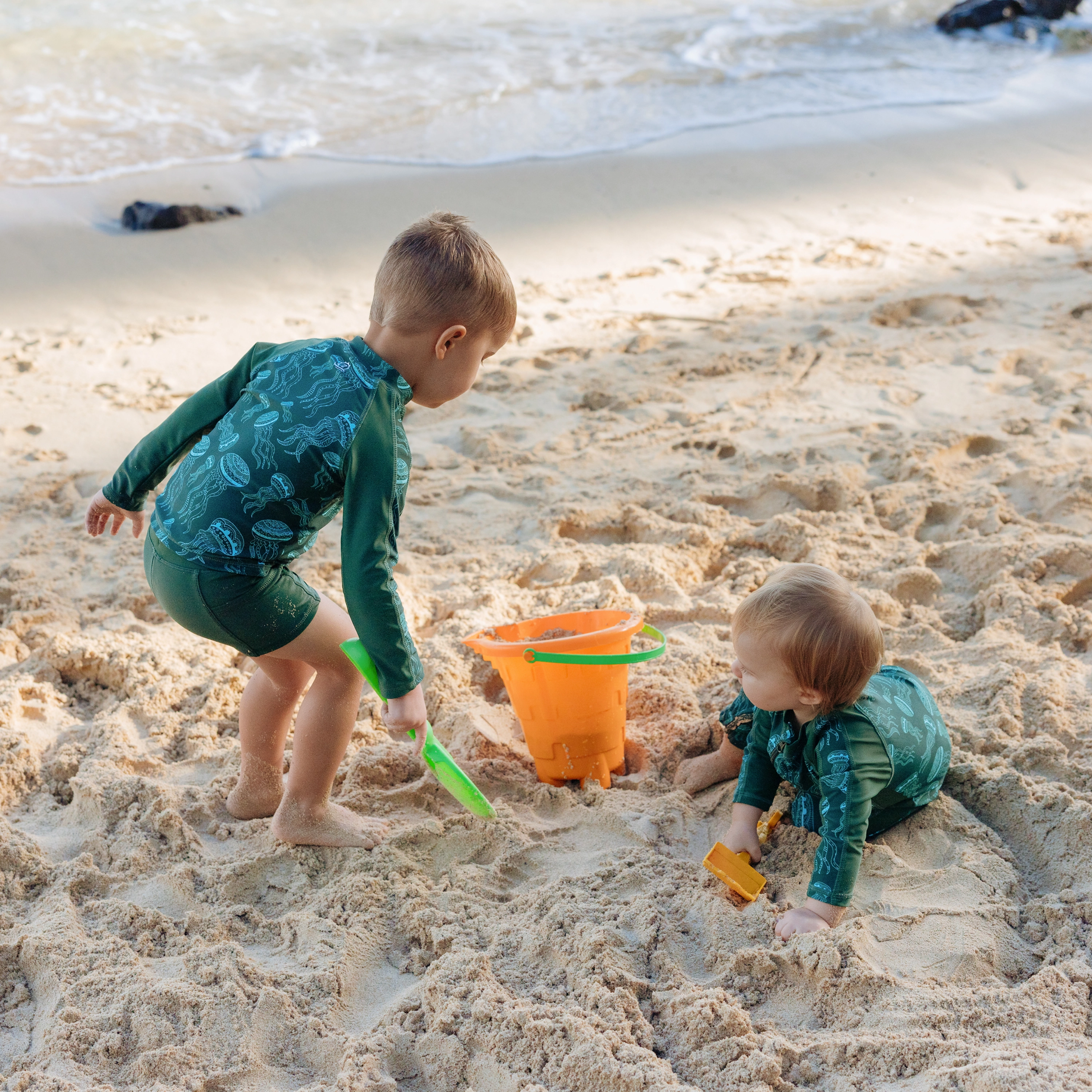 Kids Euro Shorties   Long Sleeve Rash Guard Set | "Jelly Jellyfish"