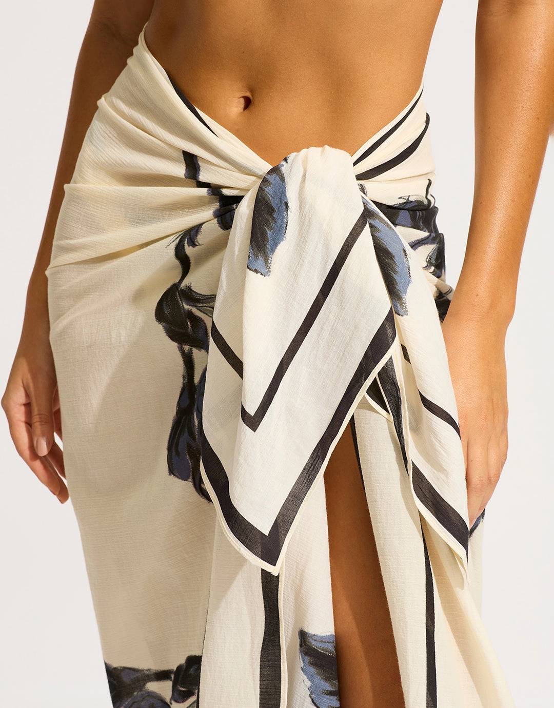 Rococo Sarong - Black