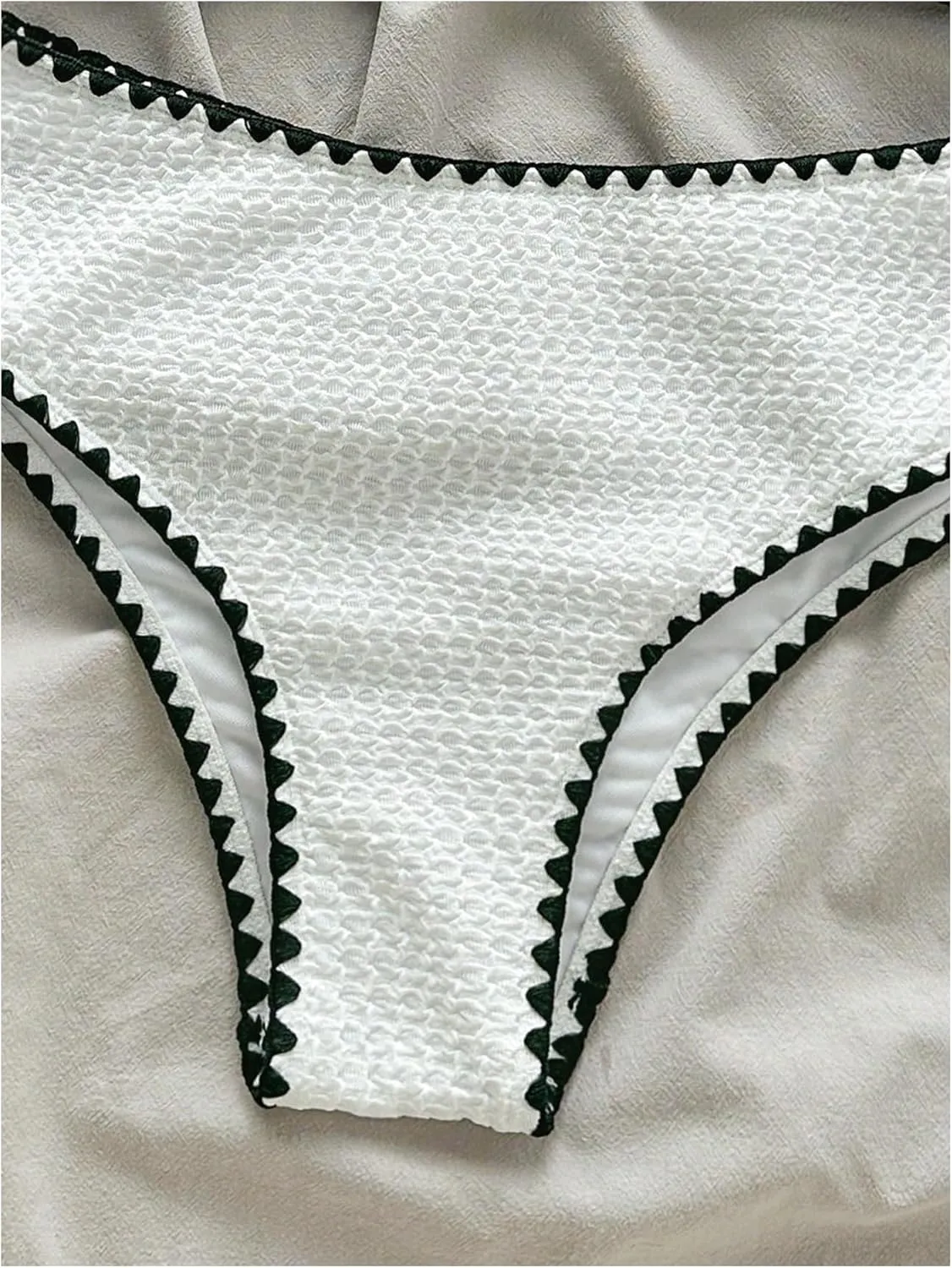 Verdusa Women's 2 Piece Strapless Bikini Sets Contrast Trim Bandeau Swimsuit Bathing Suits